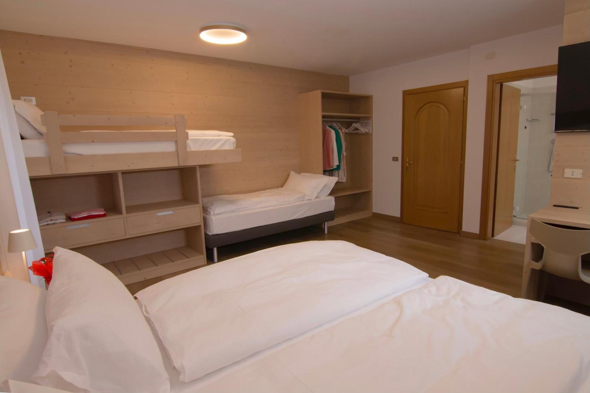 Hotel Miralago Bossico Bilik gambar