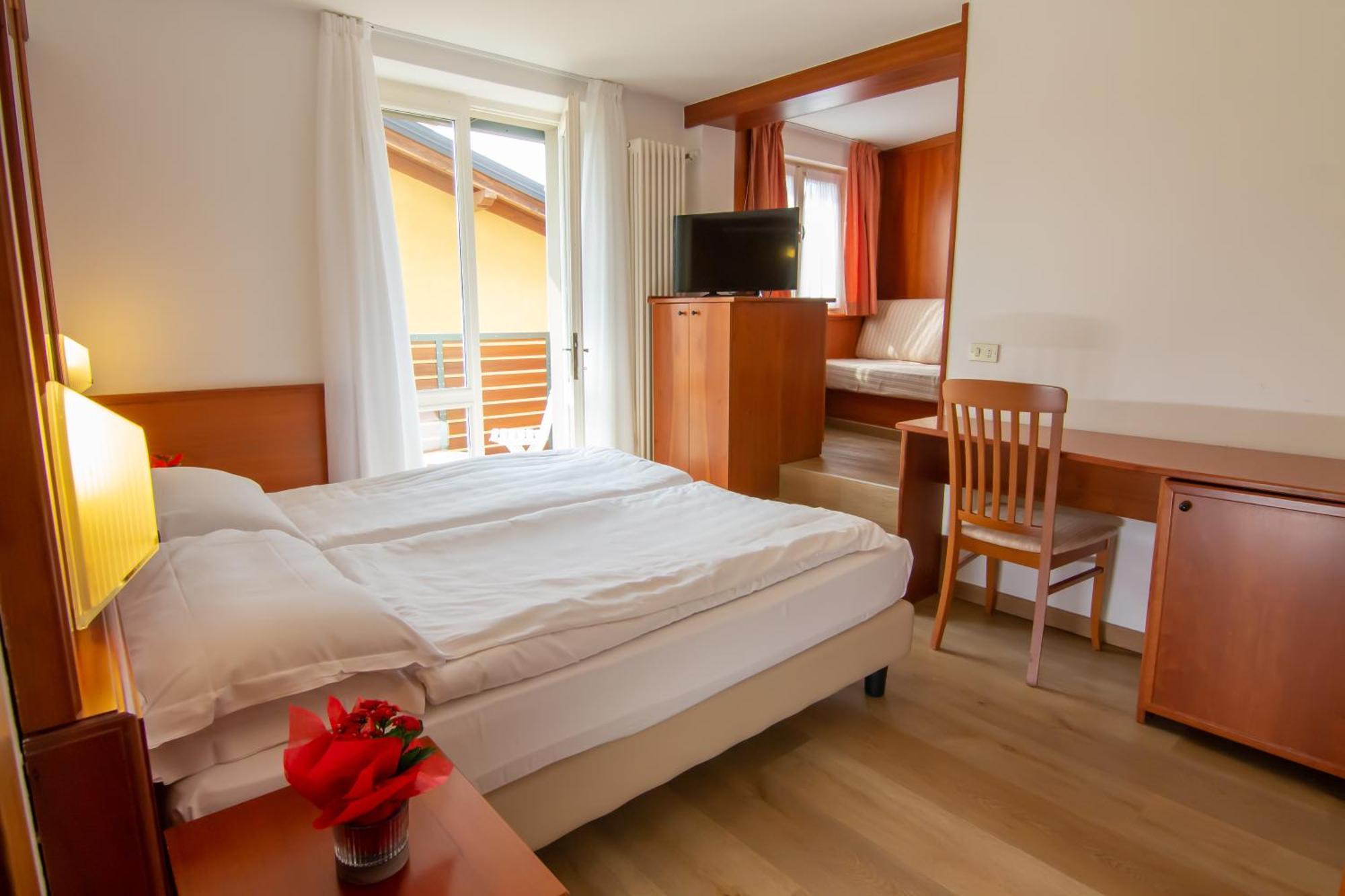 Hotel Miralago Bossico Bilik gambar