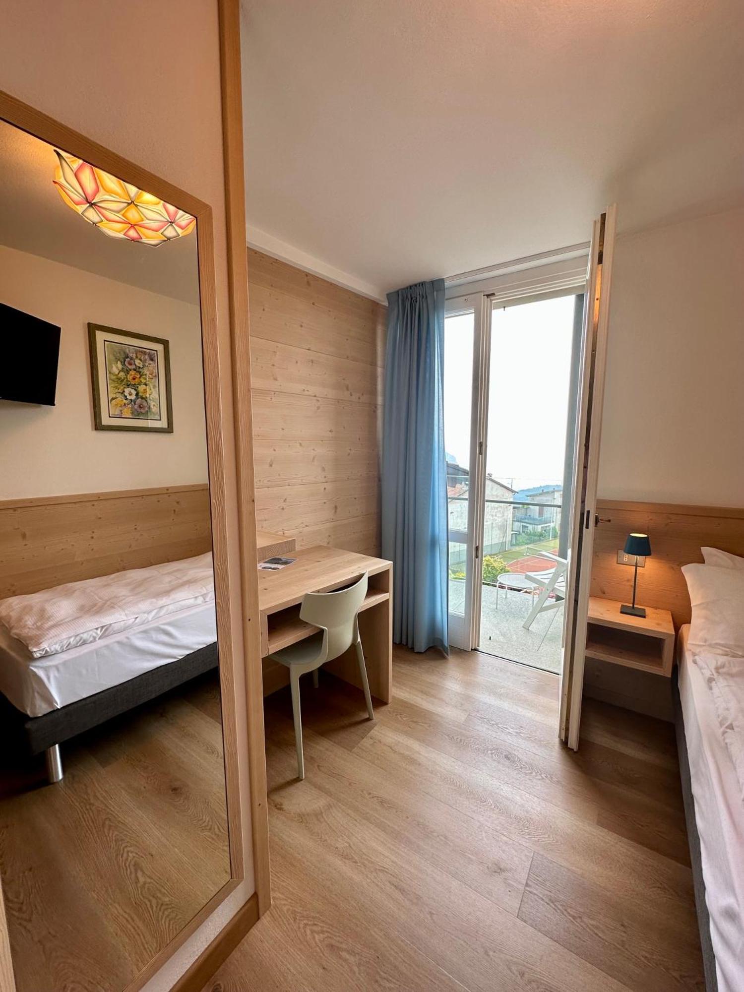 Hotel Miralago Bossico Bilik gambar