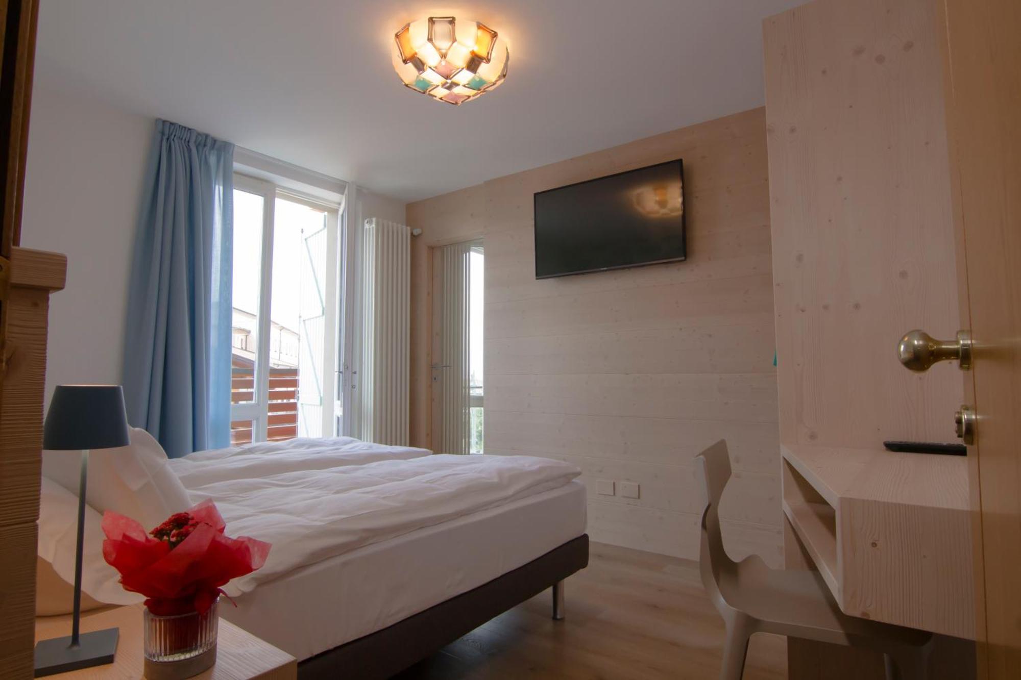 Hotel Miralago Bossico Bilik gambar